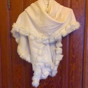 J McLaughlin 100% wool shawl with faux fur trim